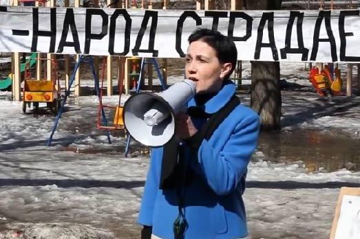 Для легитимизации своих решений власти очень удобно иметь под рукой карманную общественность